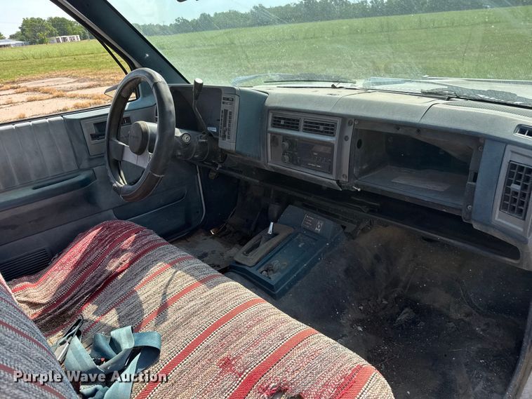 image for item NA9304 1989 Chevrolet S10 pickup truck
