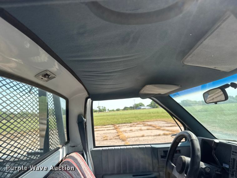 image for item NA9304 1989 Chevrolet S10 pickup truck