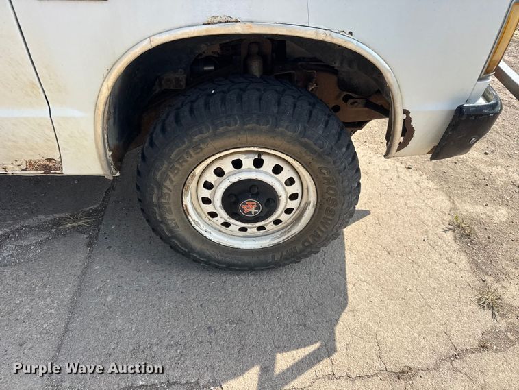 image for item NA9304 1989 Chevrolet S10 pickup truck