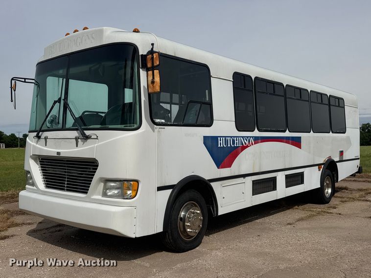 image for item NA9305 2005 Champion/Freightliner Mb Chassis coach bus