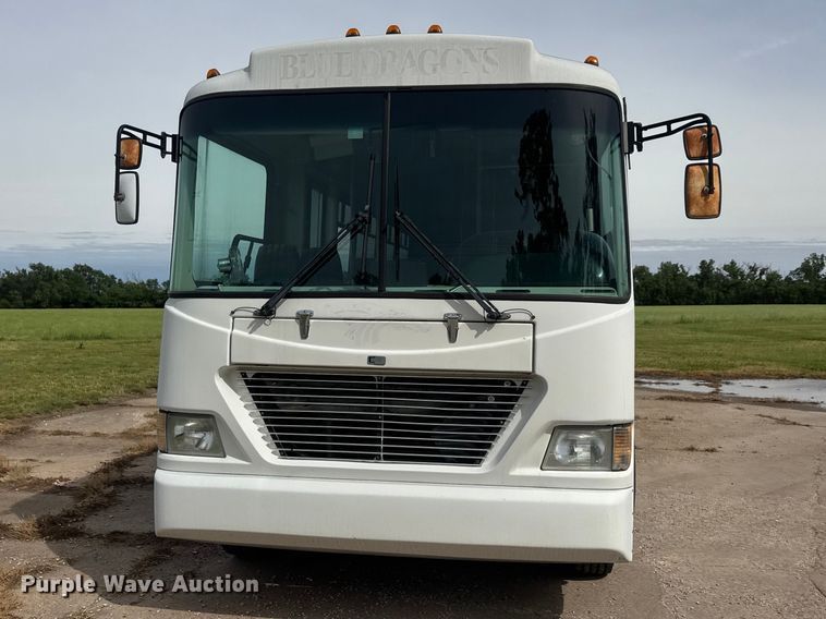image for item NA9305 2005 Champion/Freightliner Mb Chassis coach bus