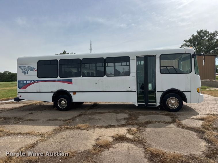 image for item NA9305 2005 Champion/Freightliner Mb Chassis coach bus