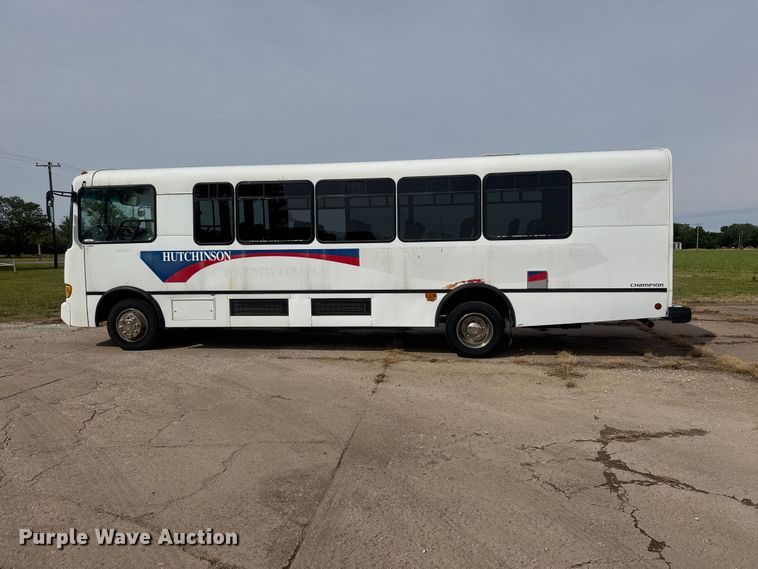 image for item NA9305 2005 Champion/Freightliner Mb Chassis coach bus