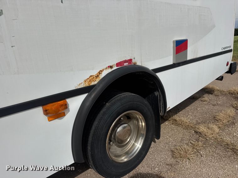 image for item NA9305 2005 Champion/Freightliner Mb Chassis coach bus