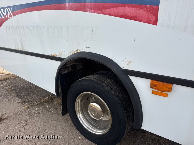 image for item NA9305 2005 Champion/Freightliner Mb Chassis coach bus