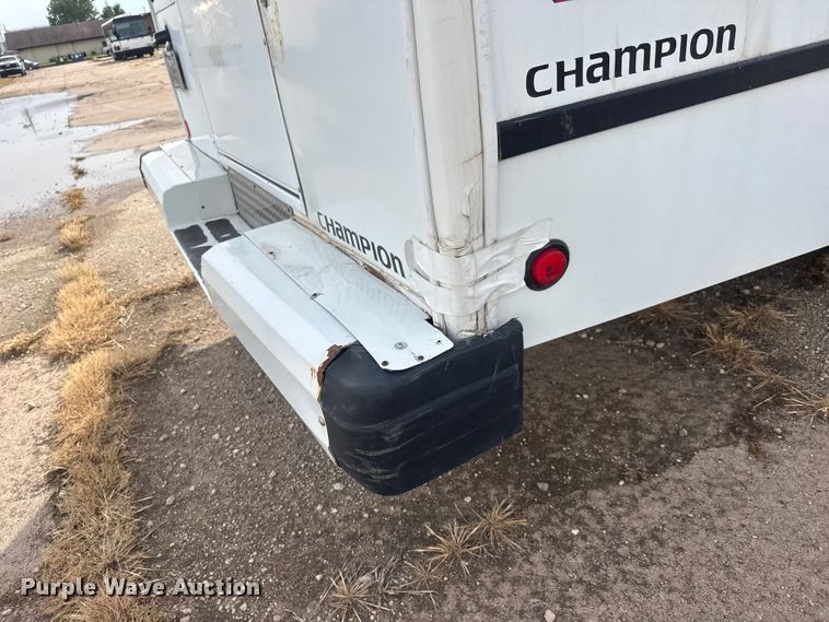 image for item NA9305 2005 Champion/Freightliner Mb Chassis coach bus