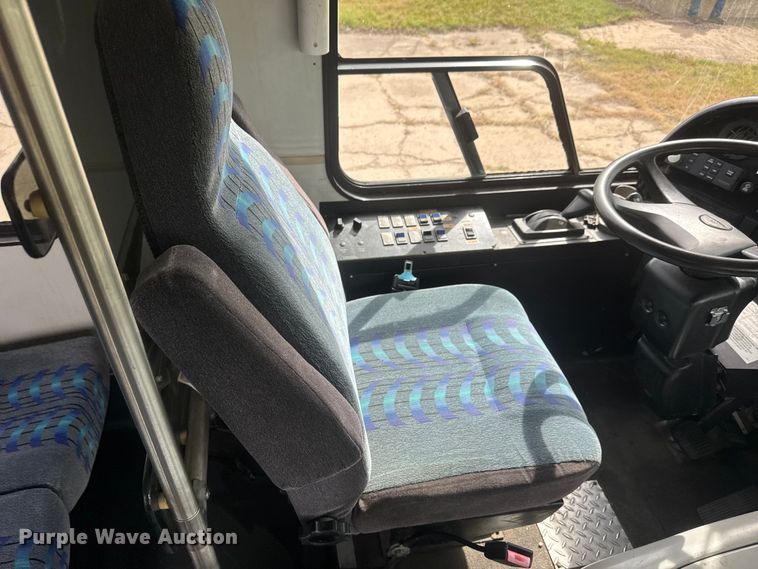 image for item NA9305 2005 Champion/Freightliner Mb Chassis coach bus