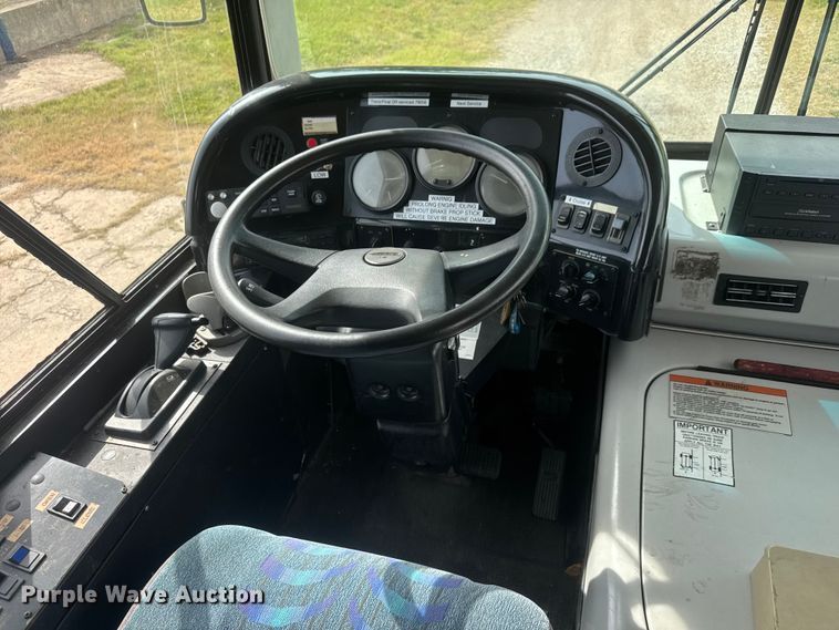 image for item NA9305 2005 Champion/Freightliner Mb Chassis coach bus