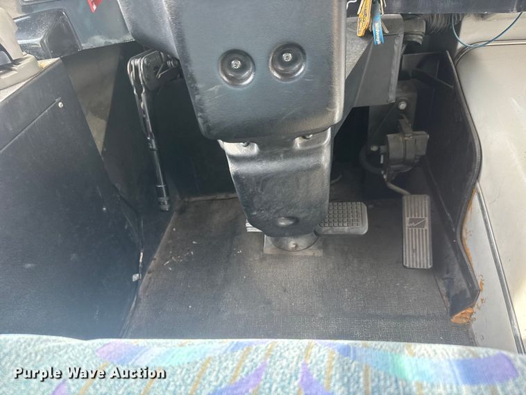 image for item NA9305 2005 Champion/Freightliner Mb Chassis coach bus