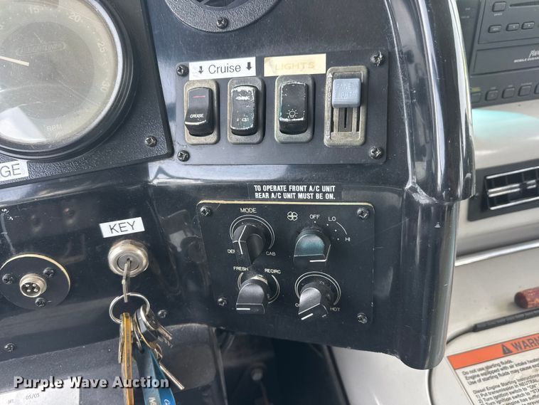 image for item NA9305 2005 Champion/Freightliner Mb Chassis coach bus