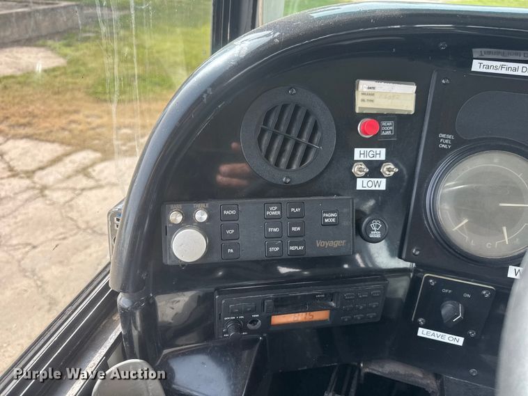 image for item NA9305 2005 Champion/Freightliner Mb Chassis coach bus