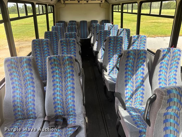 image for item NA9305 2005 Champion/Freightliner Mb Chassis coach bus