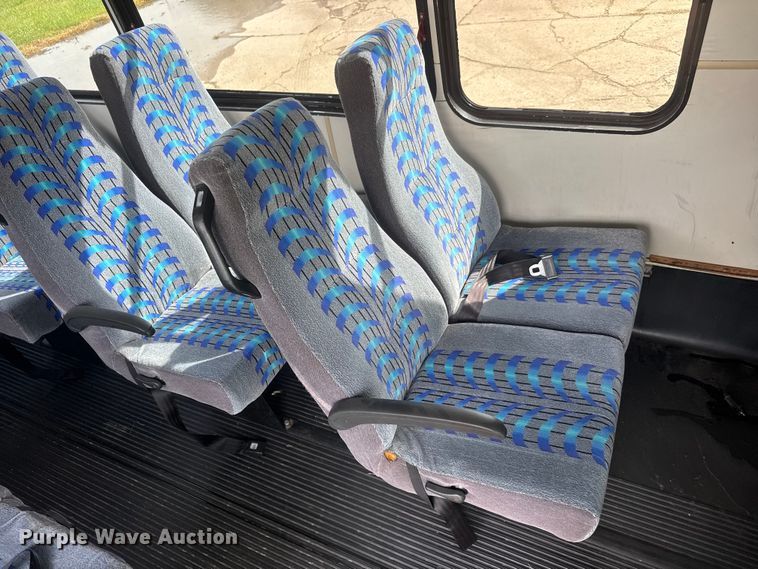 image for item NA9305 2005 Champion/Freightliner Mb Chassis coach bus