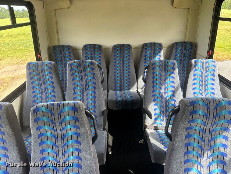 image for item NA9305 2005 Champion/Freightliner Mb Chassis coach bus