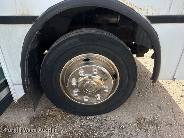 image for item NA9305 2005 Champion/Freightliner Mb Chassis coach bus