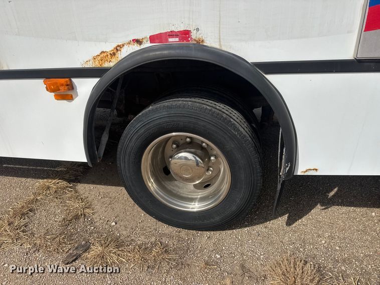 image for item NA9305 2005 Champion/Freightliner Mb Chassis coach bus