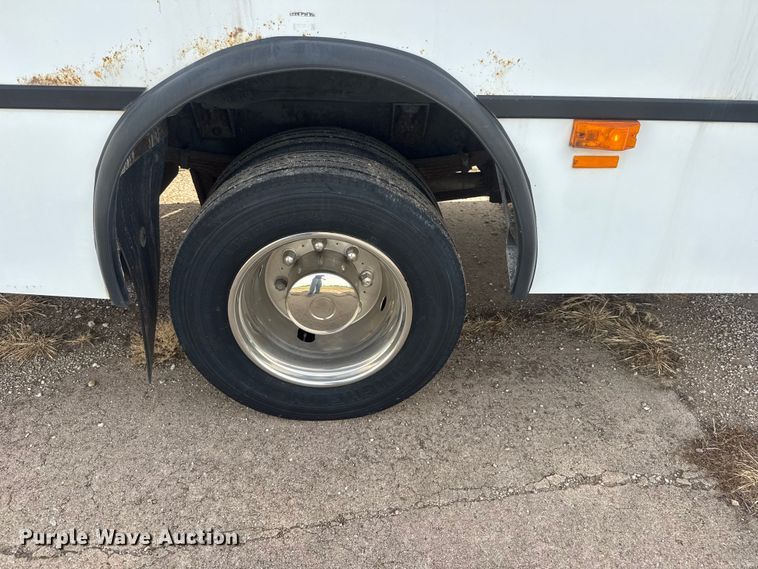 image for item NA9305 2005 Champion/Freightliner Mb Chassis coach bus