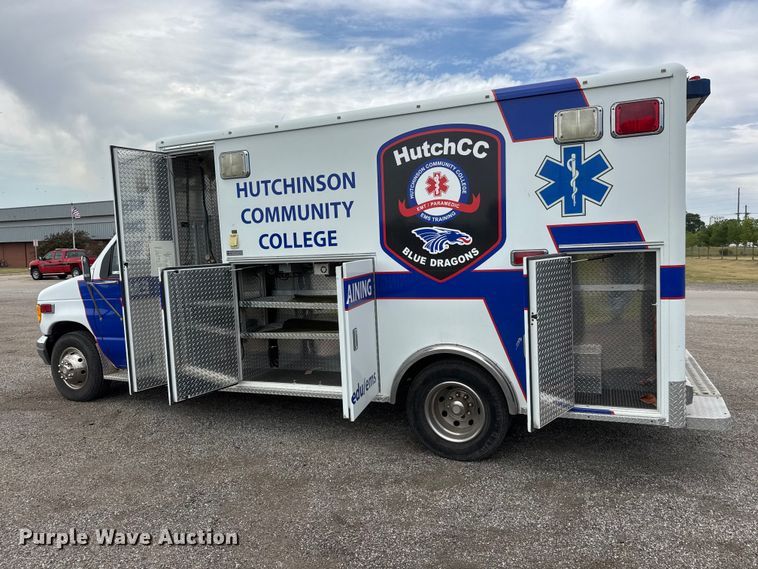 image for item NA9309 1992 Ford E350 ambulance
