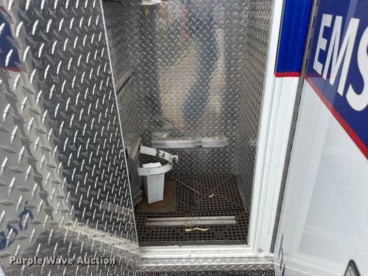 image for item NA9309 1992 Ford E350 ambulance