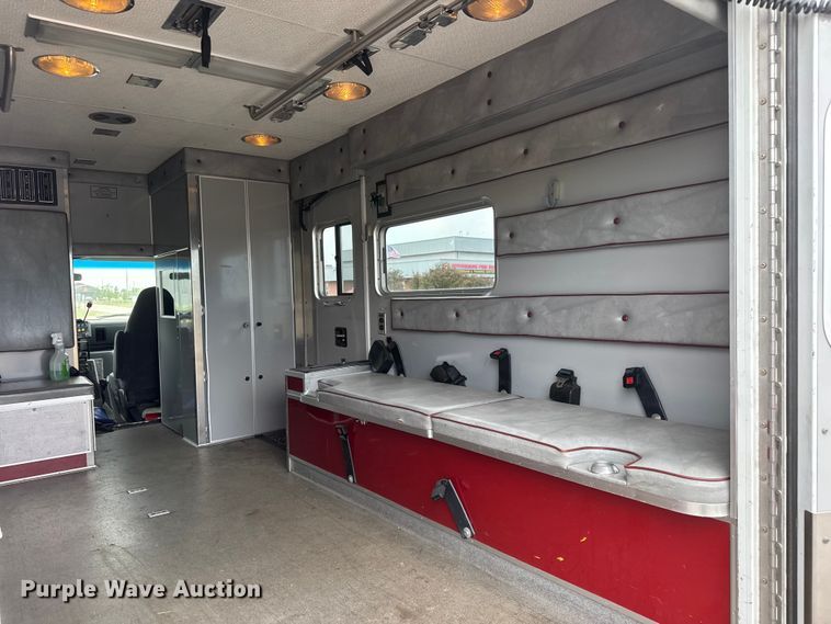image for item NA9309 1992 Ford E350 ambulance