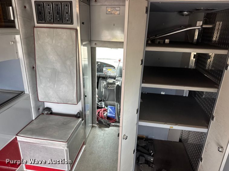 image for item NA9309 1992 Ford E350 ambulance