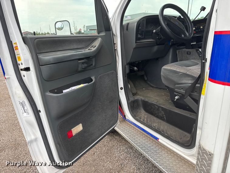 image for item NA9309 1992 Ford E350 ambulance