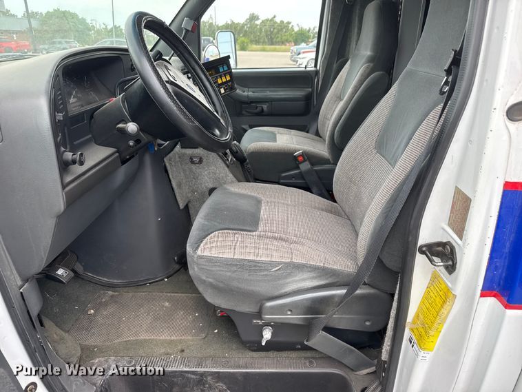 image for item NA9309 1992 Ford E350 ambulance