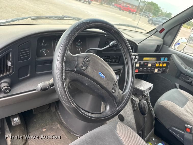 image for item NA9309 1992 Ford E350 ambulance