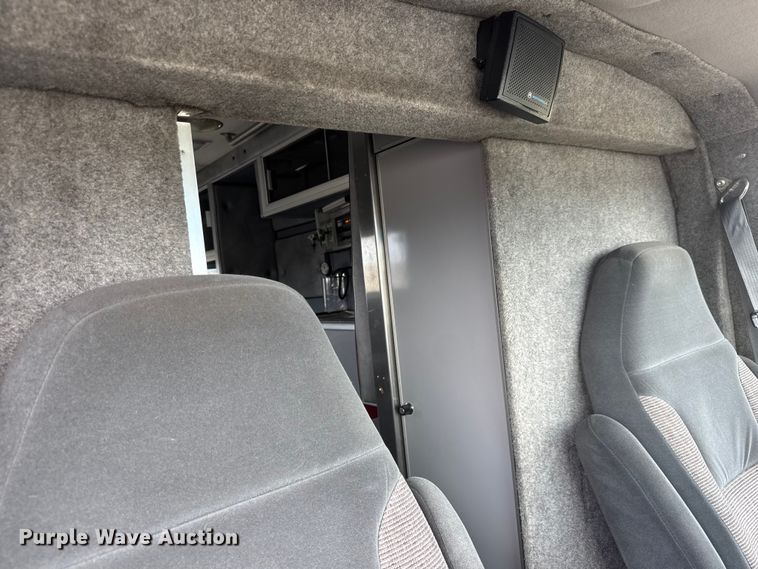 image for item NA9309 1992 Ford E350 ambulance