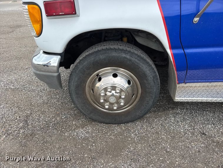 image for item NA9309 1992 Ford E350 ambulance