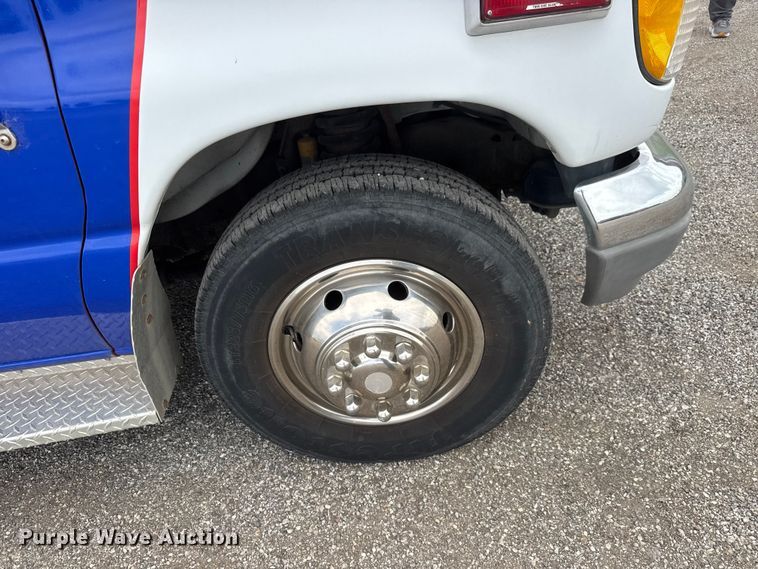 image for item NA9309 1992 Ford E350 ambulance