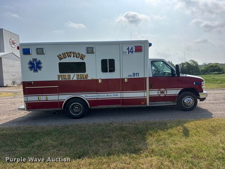 image for item NA9310 2009 Ford E450 ambulance
