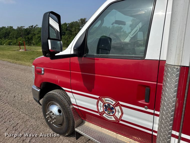 image for item NA9310 2009 Ford E450 ambulance