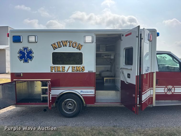 image for item NA9310 2009 Ford E450 ambulance