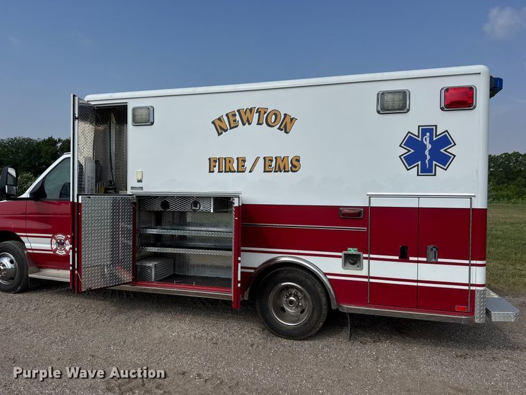 image for item NA9310 2009 Ford E450 ambulance