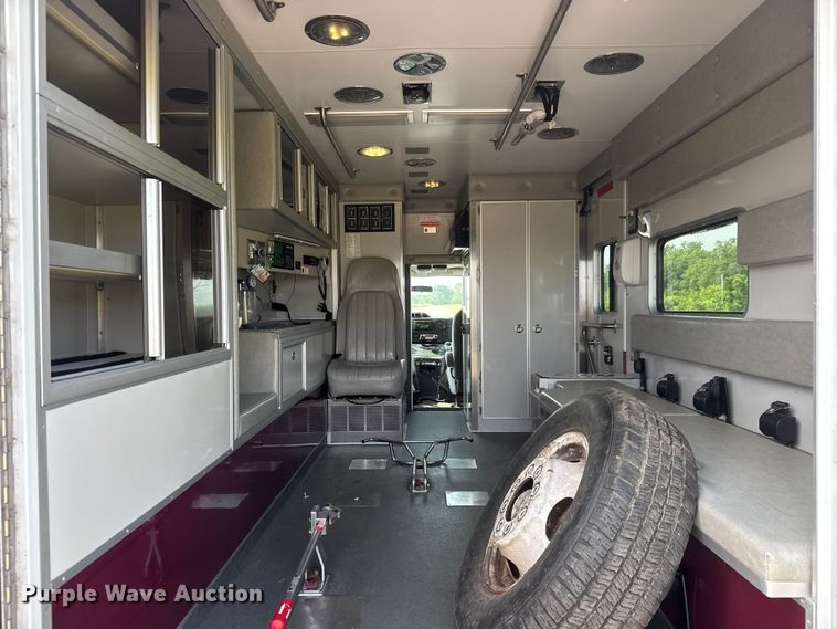 image for item NA9310 2009 Ford E450 ambulance