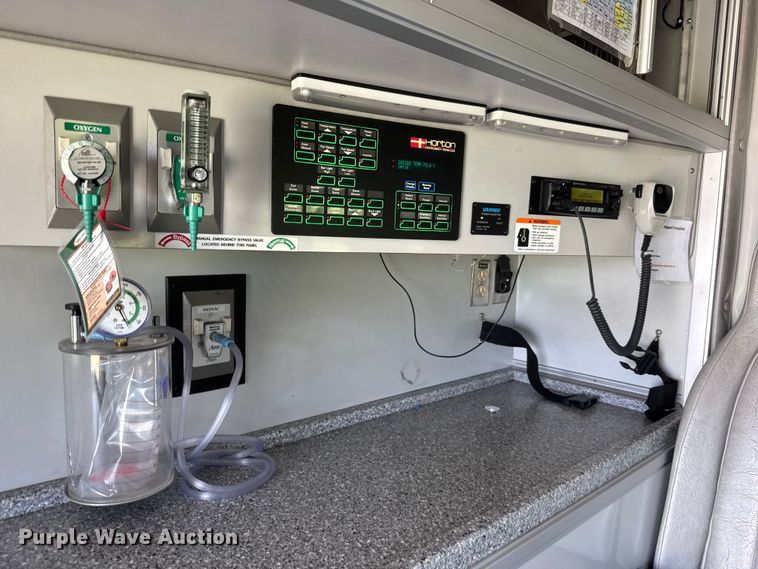 image for item NA9310 2009 Ford E450 ambulance