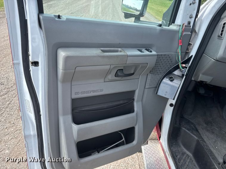 image for item NA9310 2009 Ford E450 ambulance