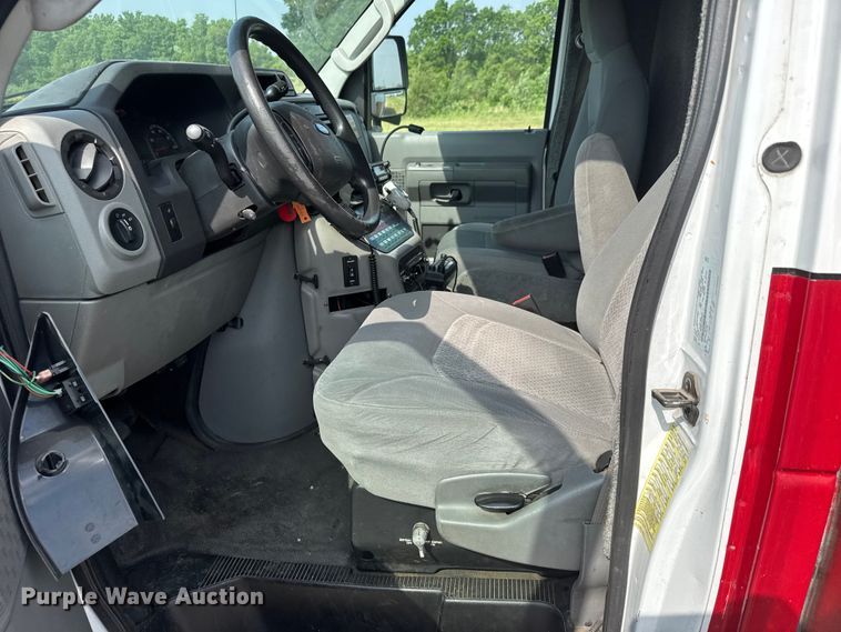 image for item NA9310 2009 Ford E450 ambulance