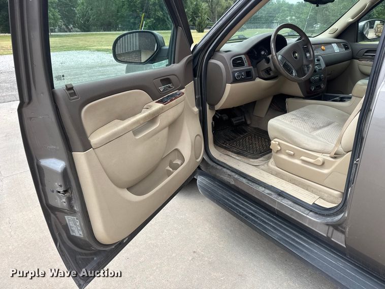 image for item NA9312 2011 Chevrolet Suburban SUV