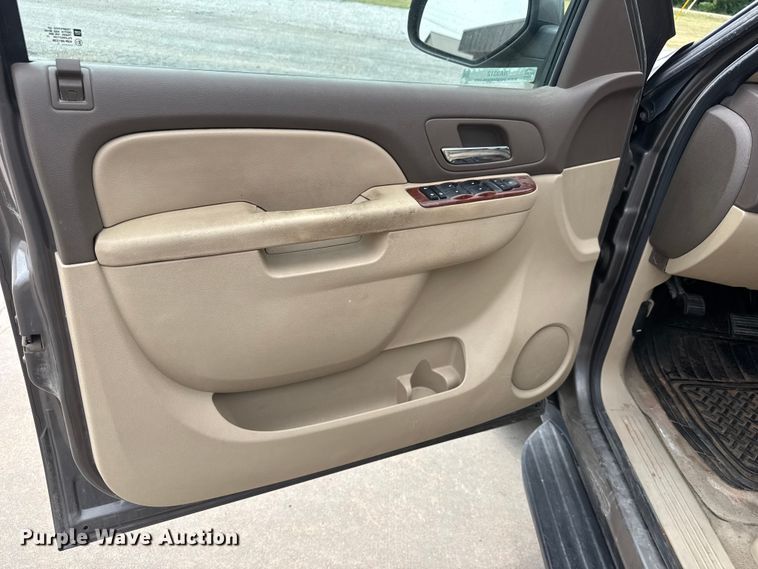 image for item NA9312 2011 Chevrolet Suburban SUV
