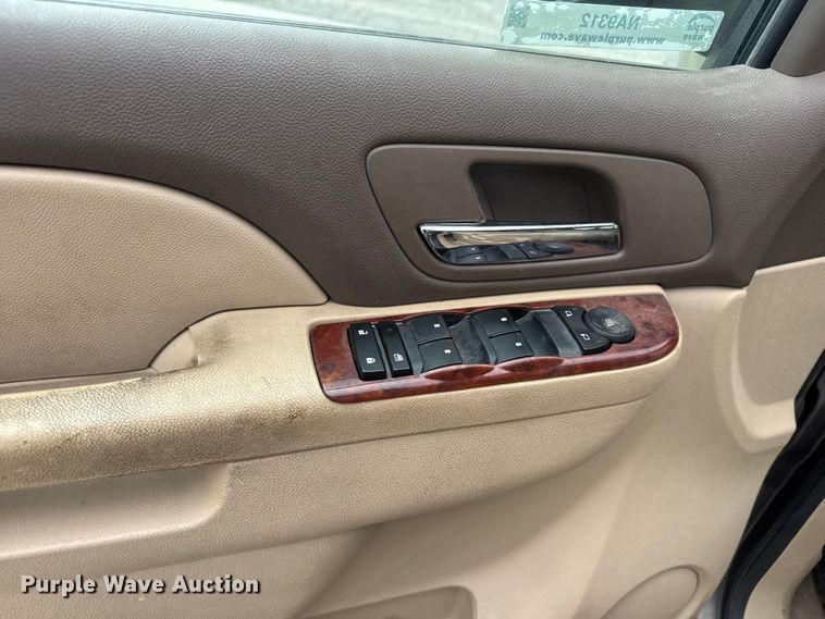 image for item NA9312 2011 Chevrolet Suburban SUV