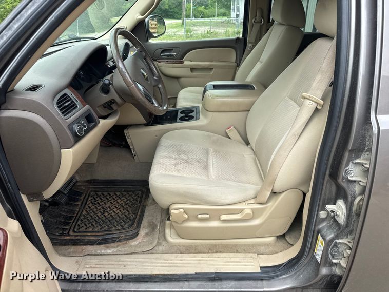 image for item NA9312 2011 Chevrolet Suburban SUV