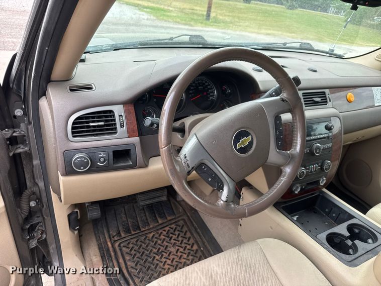image for item NA9312 2011 Chevrolet Suburban SUV