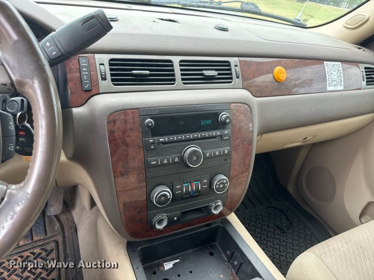 image for item NA9312 2011 Chevrolet Suburban SUV