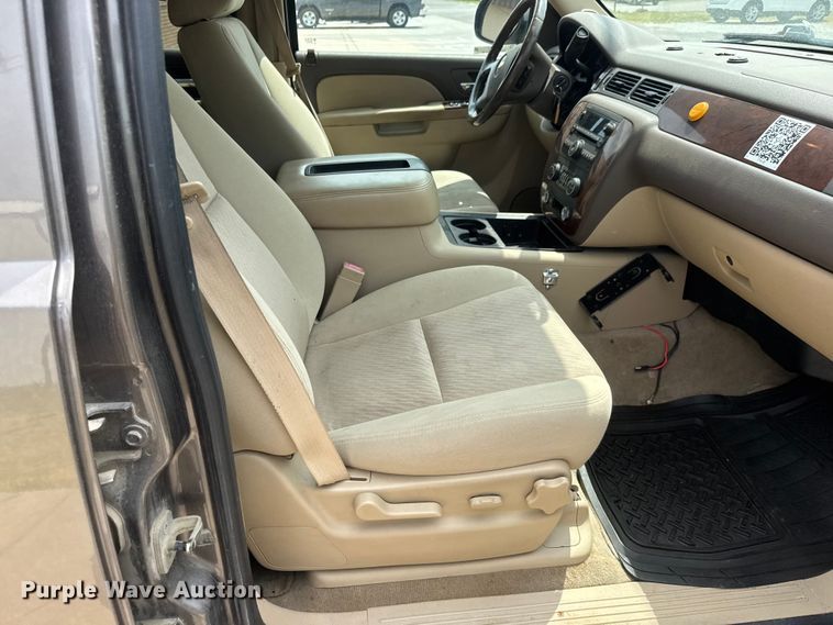 image for item NA9312 2011 Chevrolet Suburban SUV