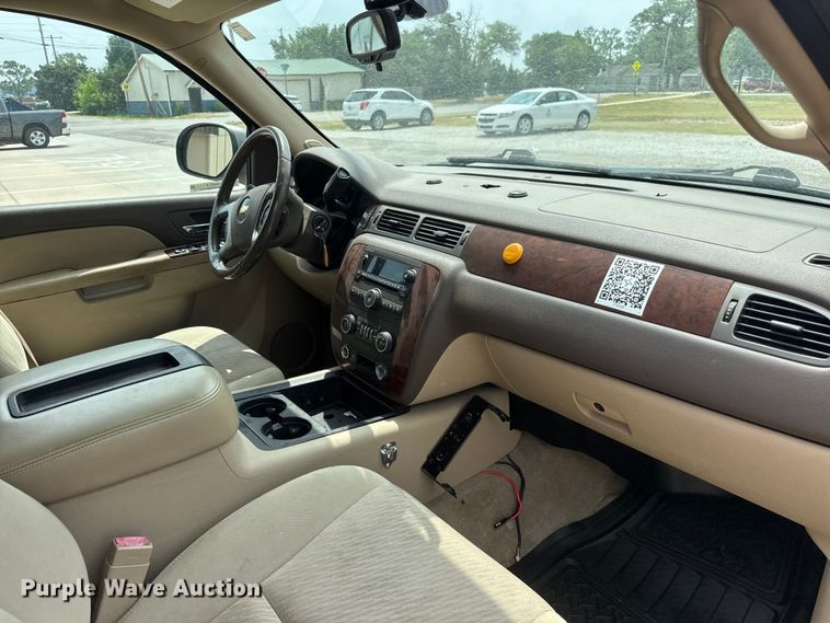 image for item NA9312 2011 Chevrolet Suburban SUV