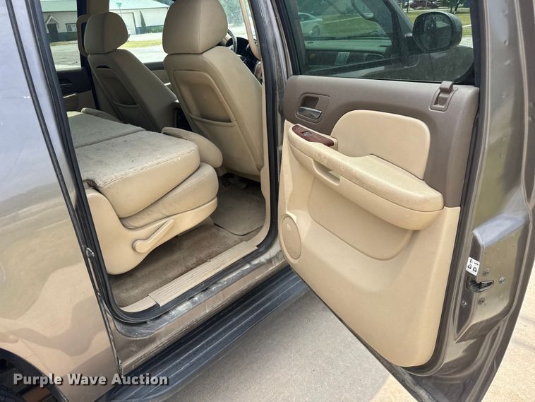 image for item NA9312 2011 Chevrolet Suburban SUV