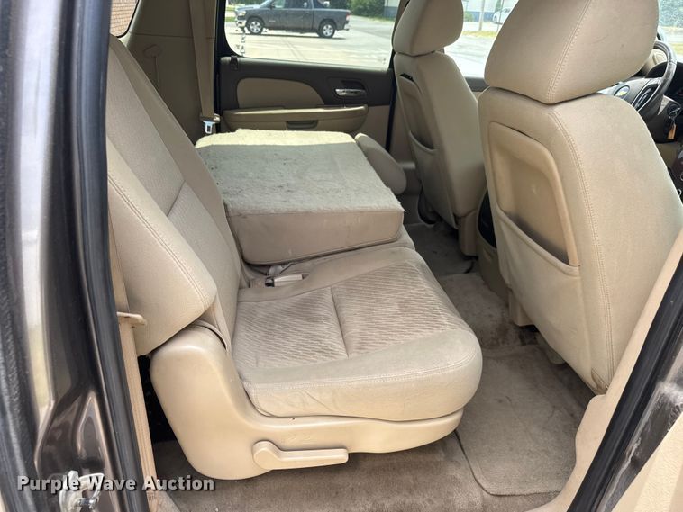 image for item NA9312 2011 Chevrolet Suburban SUV