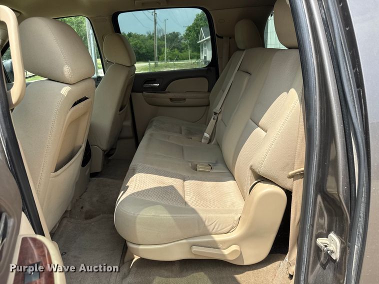 image for item NA9312 2011 Chevrolet Suburban SUV